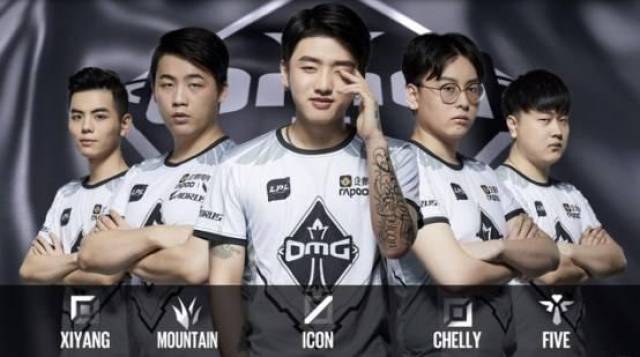 中国队由前 中国队由前